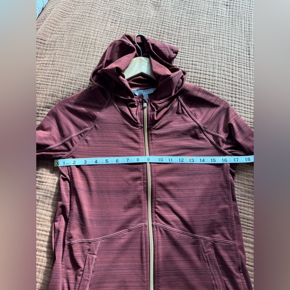 Athleta Burgundy Zip Up Running Hoodie with Gold Zippers Size XS - Picture 8 of 10